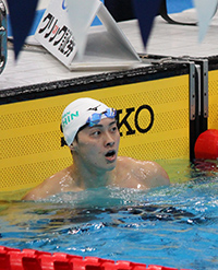100m背泳ぎ決勝ゴール後の金子選手