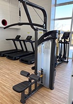 トレーニング室：ラットプルダウン