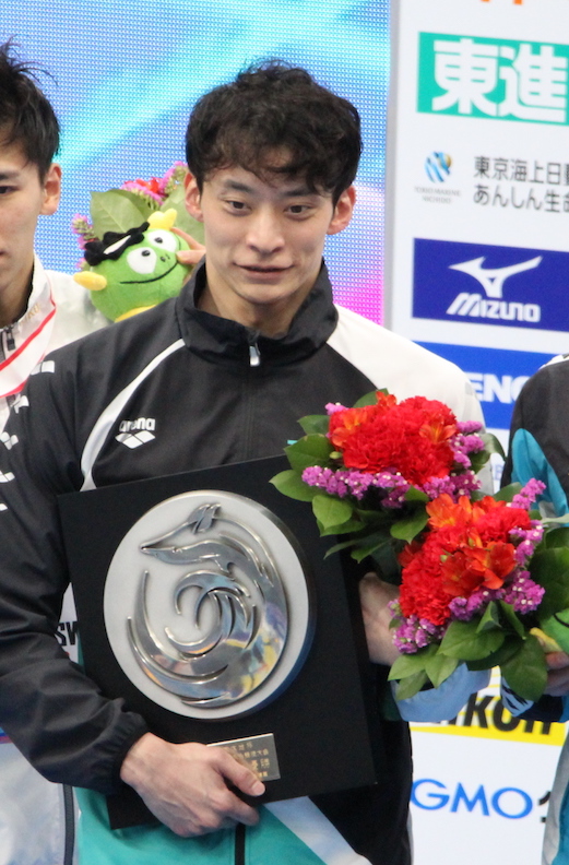 <p>男子100m背泳ぎ 表彰式 入江選手</p>