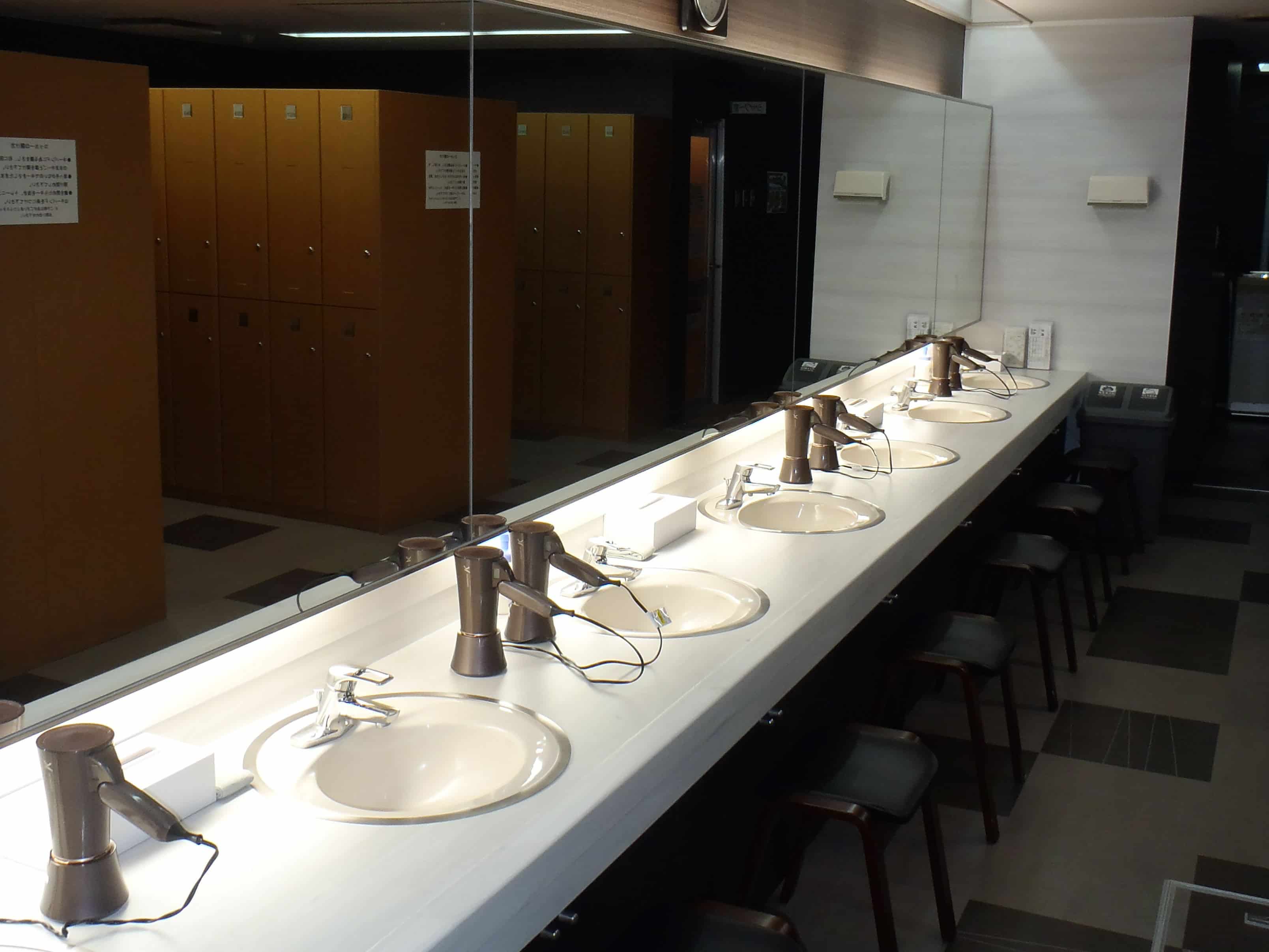 ロッカールーム等