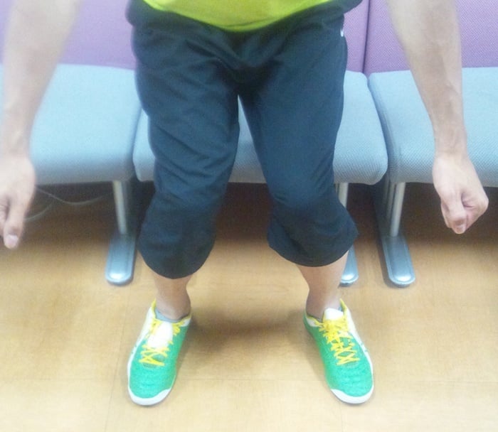 膝が内側に入らないように