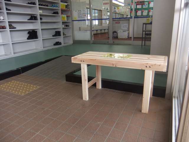 靴履き用ベンチ出来ました