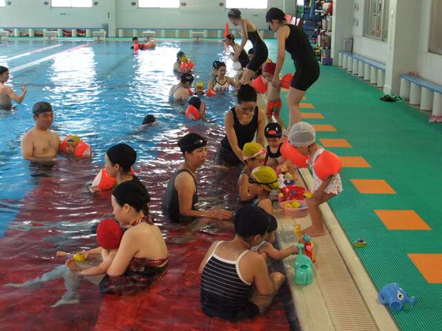 自由遊泳