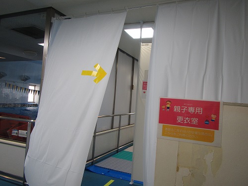 女子水泳部 更衣室 